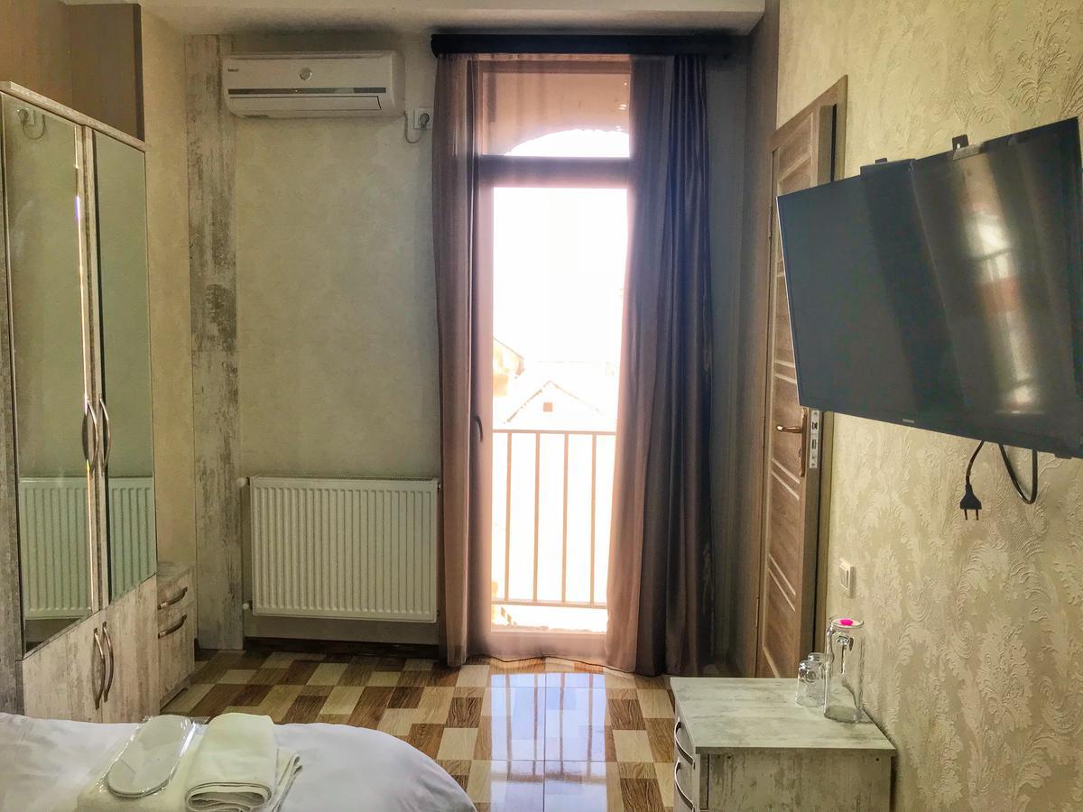 Hotel Tourist Tbilisi Bagian luar foto