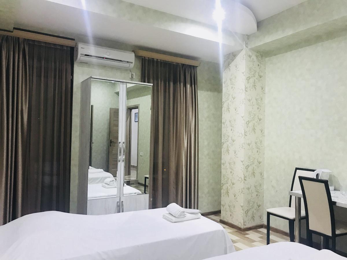 Hotel Tourist Tbilisi Bagian luar foto