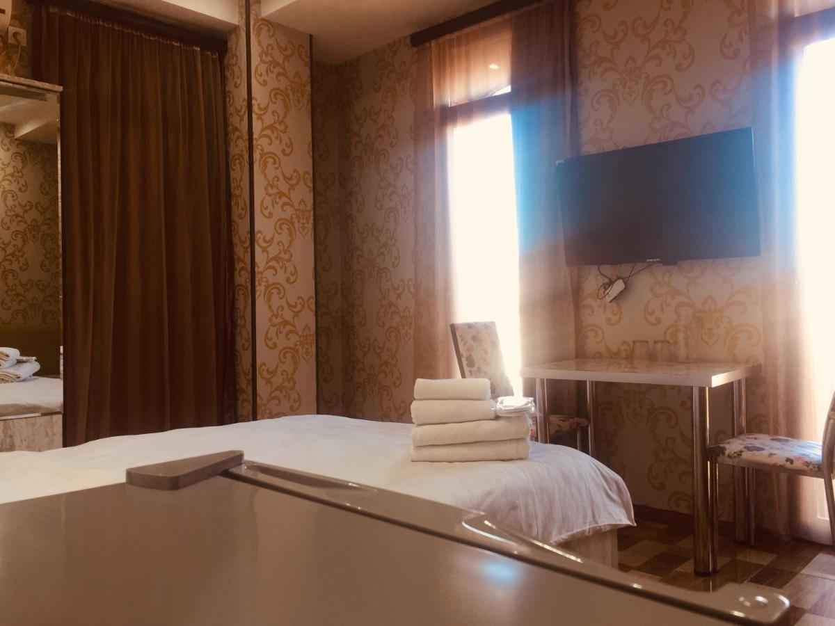 Hotel Tourist Tbilisi Bagian luar foto