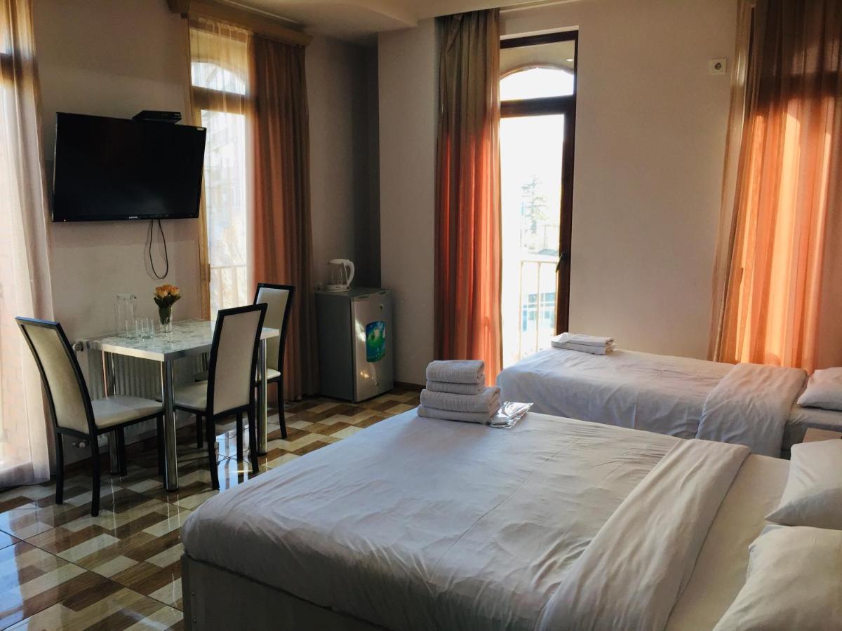 Hotel Tourist Tbilisi Bagian luar foto