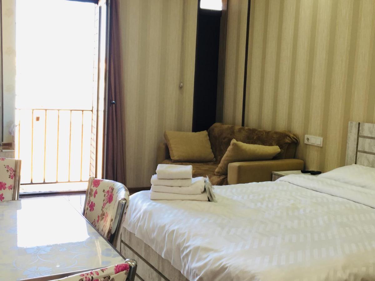 Hotel Tourist Tbilisi Bagian luar foto