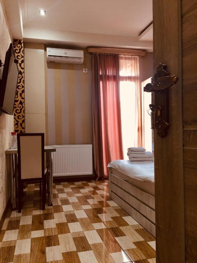 Hotel Tourist Tbilisi Bagian luar foto
